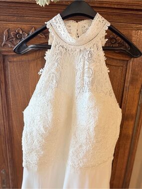 Stunning Lace Halter Bodice Wedding Dress in Ivory NWOT never worn or altered